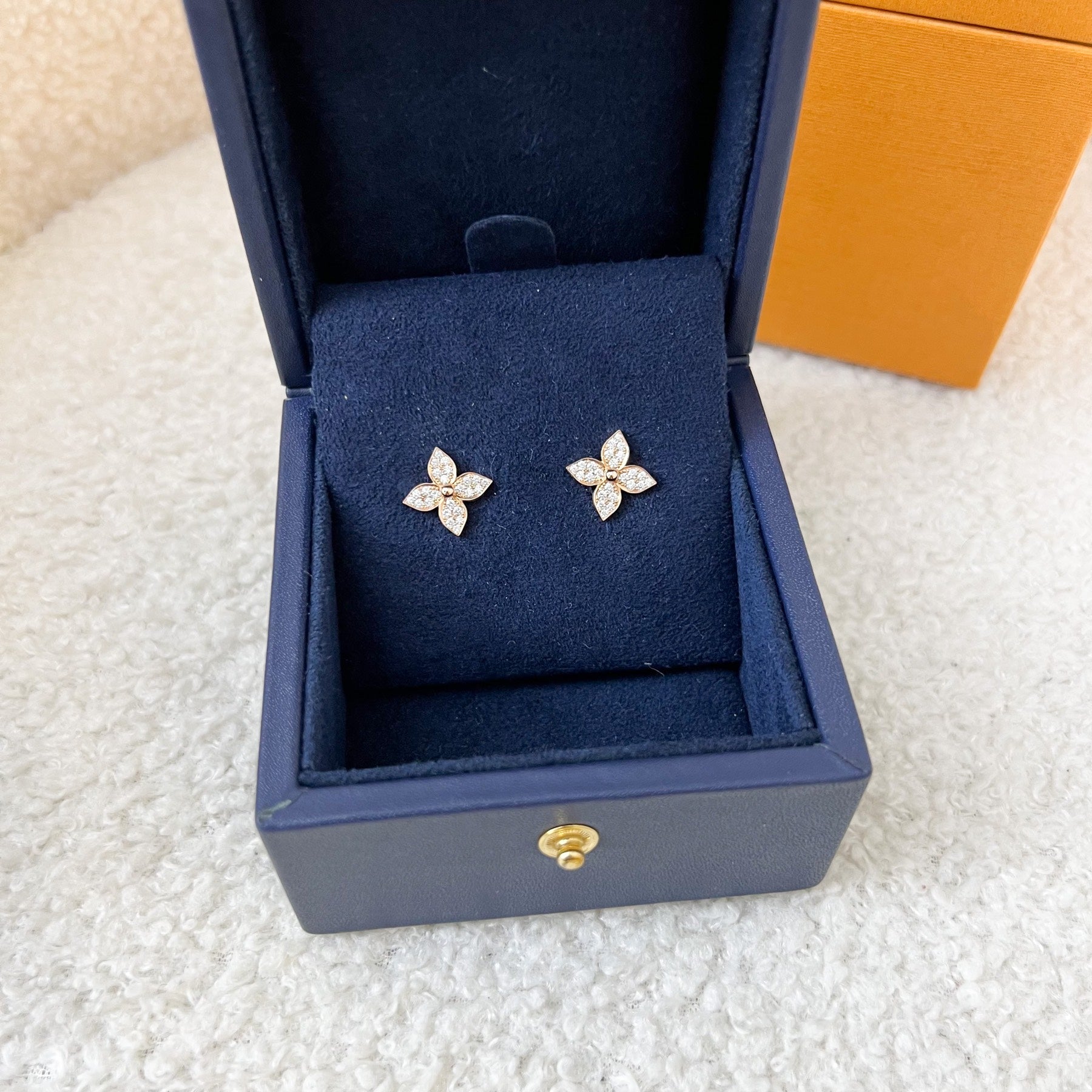 Louis Vuitton 18K Diamond Star Blossom Stud Earring - Gold, 18K Rose Gold  Stud, Earrings - LOU350956