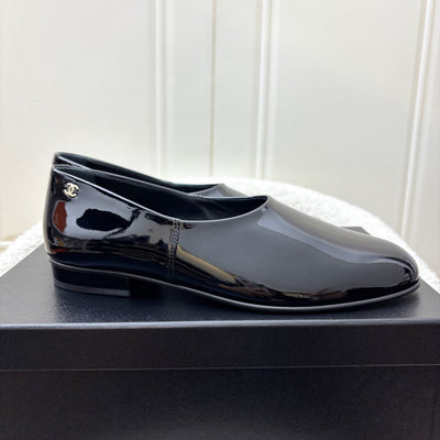Chanel Mocassins with CC Logo in Black Patent Leather Sz 37.5