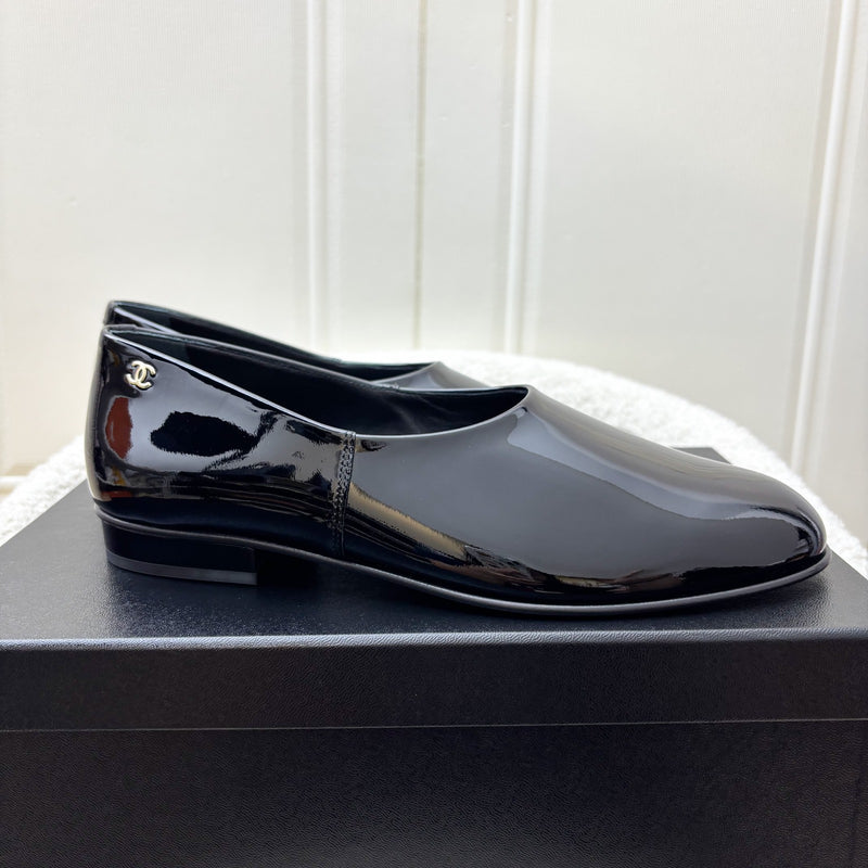 Chanel Mocassins with CC Logo in Black Patent Leather Sz 37.5
