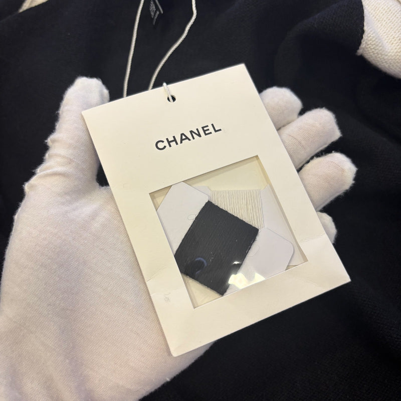 Chanel 25C Zipped Cardigan in Black / White Cashmere Sz 38 (Model: P78345)