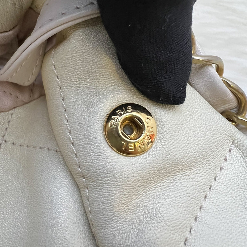 Chanel 22 Medium Hobo Handbag in 23S Pearly Cream Ombre Iridescent Calfskin and AGHW