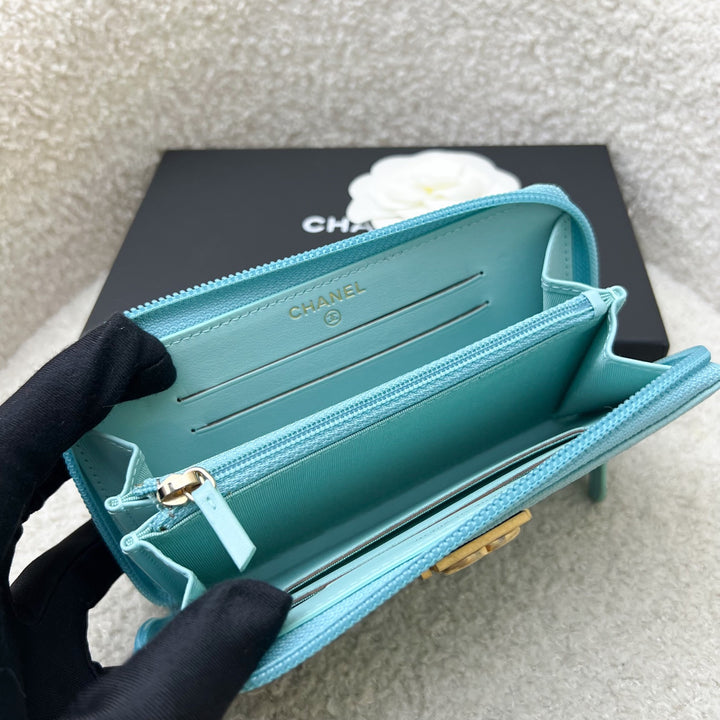 ミニピンLOVE♥️プロフ必読願います レア◆ CHANEL シャネル 水色 Chanel Boy Medium Mid Length Zippy Wallet in Tiffany Blue Caviar
