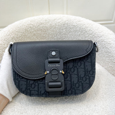 Dior Saddle Pouch with Strap in Black Dior Oblique Jacquard and Grained Calfskin