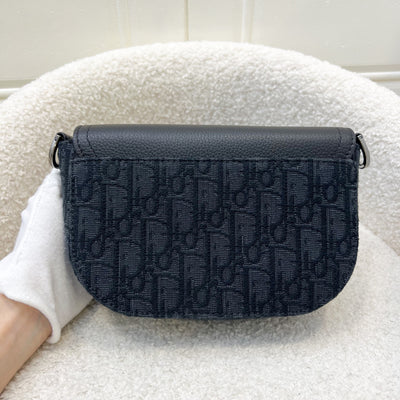 Dior Saddle Pouch with Strap in Black Dior Oblique Jacquard and Grained Calfskin