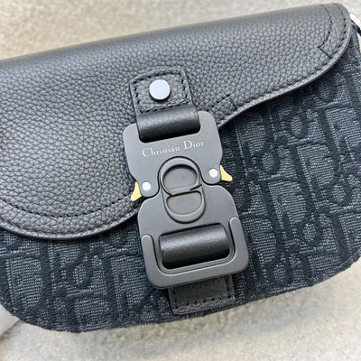 Dior Saddle Pouch with Strap in Black Dior Oblique Jacquard and Grained Calfskin