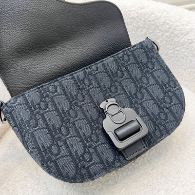 Dior Saddle Pouch with Strap in Black Dior Oblique Jacquard and Grained Calfskin