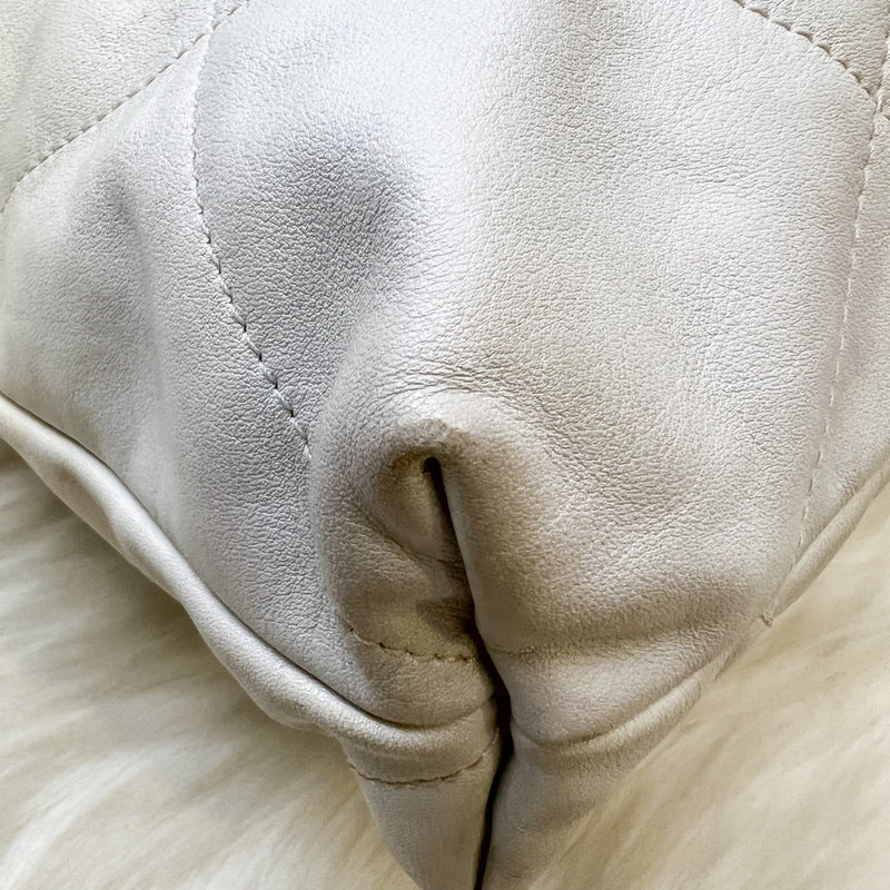 Chanel 22 Medium Hobo Handbag in 23S Pearly Cream Ombre Iridescent Calfskin and AGHW