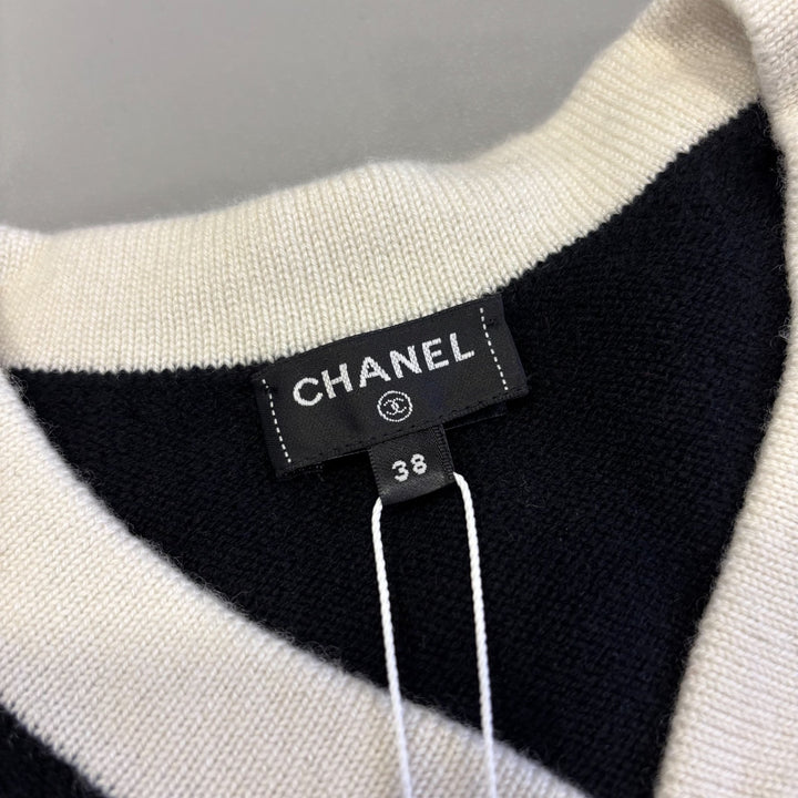 Chanel 25C Cardigan With CC Logo Buttons in Black / White Cashmere