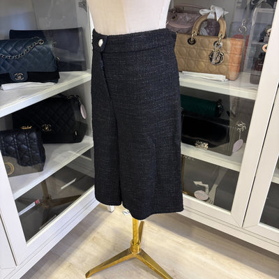 Chanel 25P Bermuda Shorts in Black Viscose / Cotton Tweed Sz 38