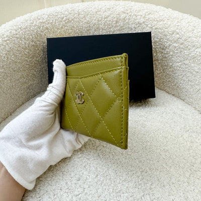 Chanel Classic Flat Card Holder in Olive Lambskin LGHW