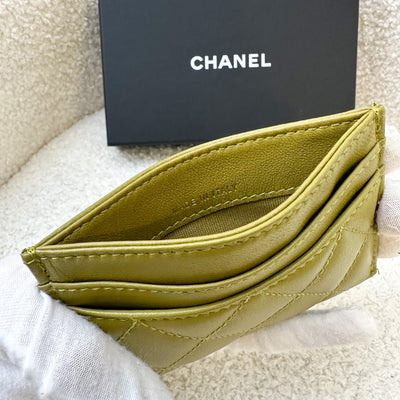 Chanel Classic Flat Card Holder in Olive Lambskin LGHW