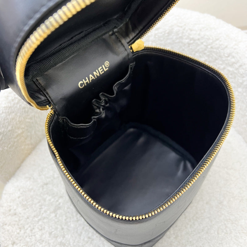 Chanel Vintage Vertical Vanity in Black Leather and GHW