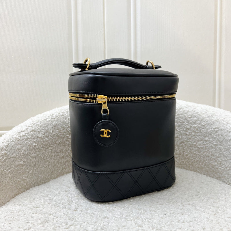 Chanel Vintage Vertical Vanity in Black Leather and GHW