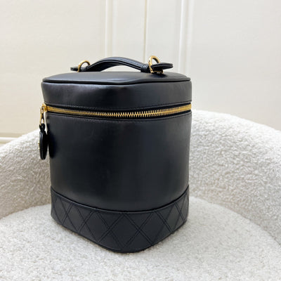 Chanel Vintage Vertical Vanity in Black Leather and GHW