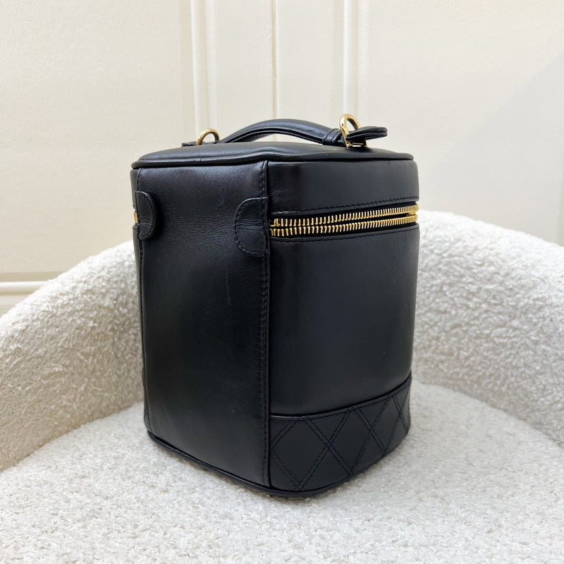 Chanel Vintage Vertical Vanity in Black Leather and GHW