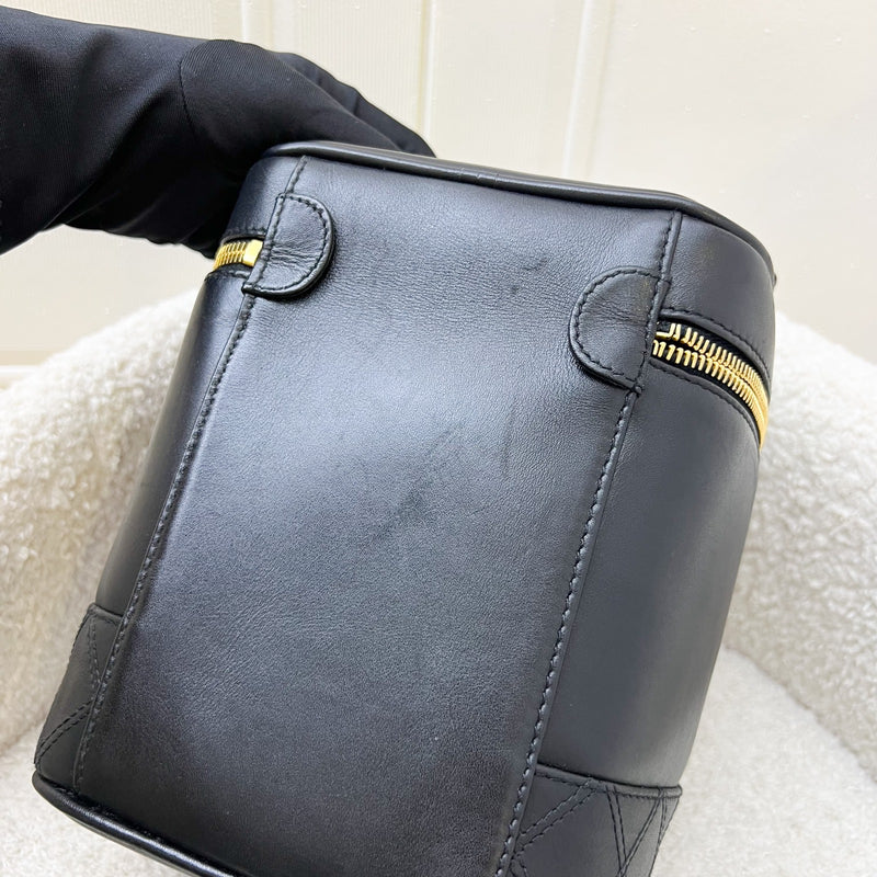 Chanel Vintage Vertical Vanity in Black Leather and GHW