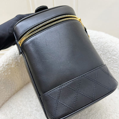 Chanel Vintage Vertical Vanity in Black Leather and GHW