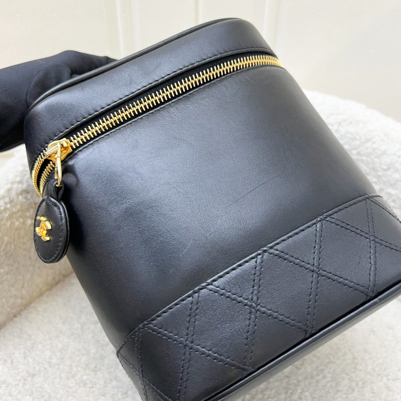 Chanel Vintage Vertical Vanity in Black Leather and GHW