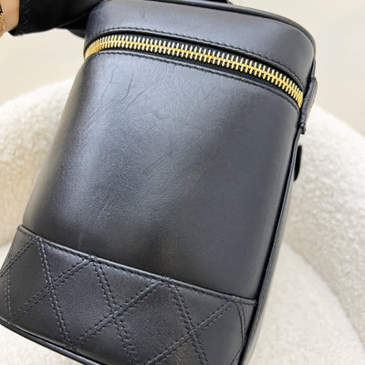 Chanel Vintage Vertical Vanity in Black Leather and GHW