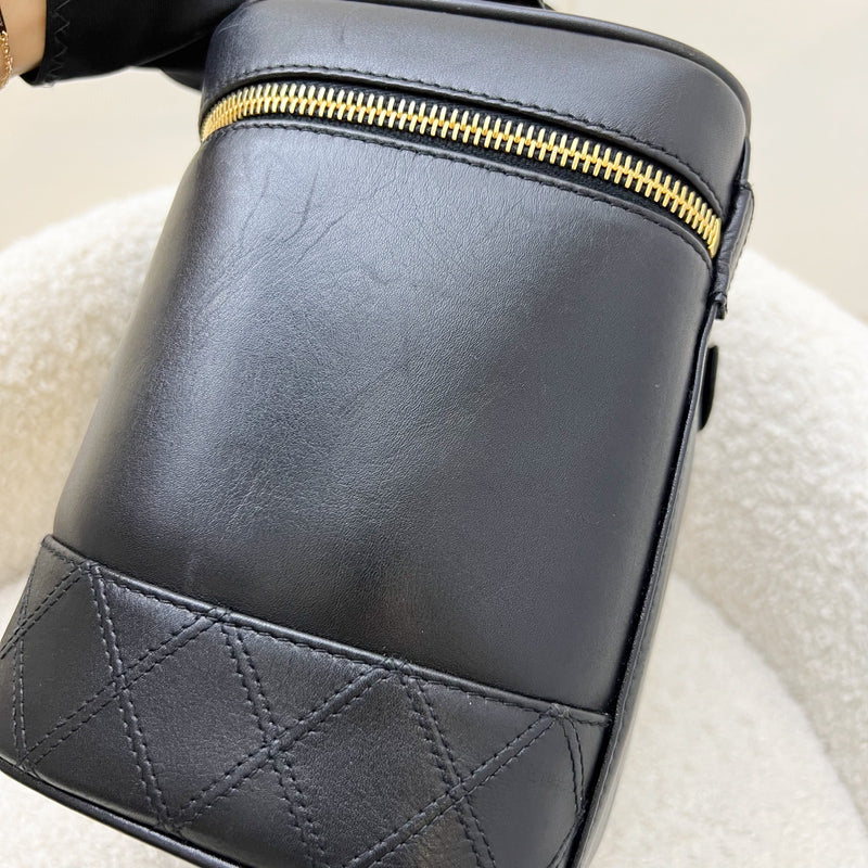 Chanel Vintage Vertical Vanity in Black Leather and GHW