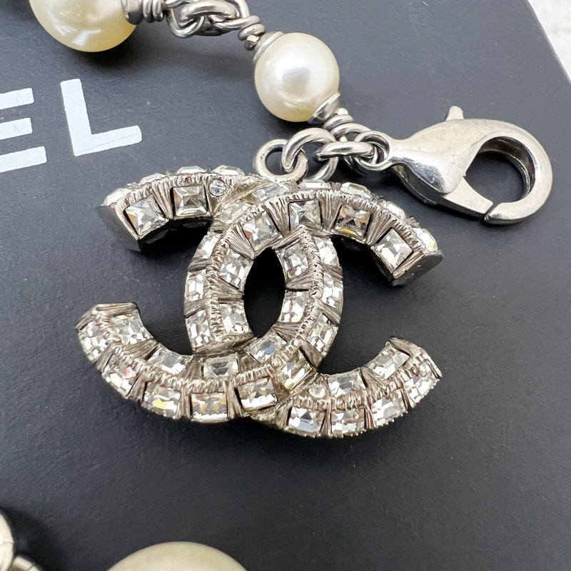 Chanel Diamantes CC Logo Bracelet with Pearls in SHW