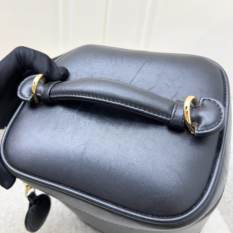Chanel Vintage Vertical Vanity in Black Leather and GHW