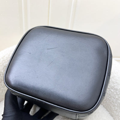 Chanel Vintage Vertical Vanity in Black Leather and GHW