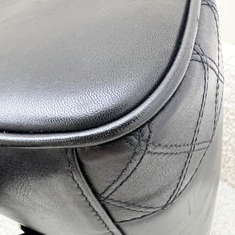 Chanel Vintage Vertical Vanity in Black Leather and GHW