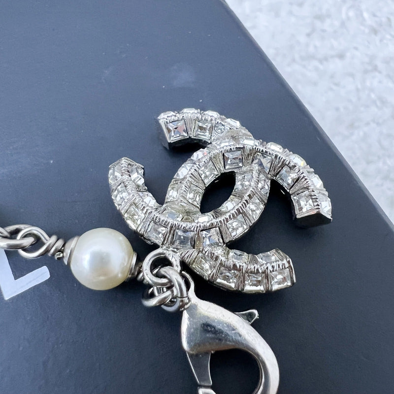 Chanel Diamantes CC Logo Bracelet with Pearls in SHW