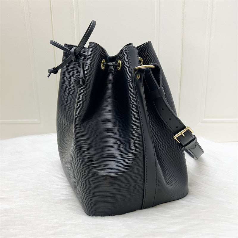 LV Petit Noe Bucket Bag in Black Epi Leather and GHW