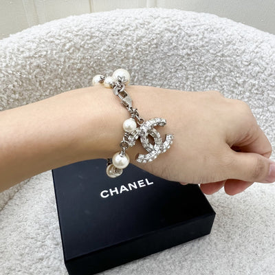 Chanel Diamantes CC Logo Bracelet with Pearls in SHW