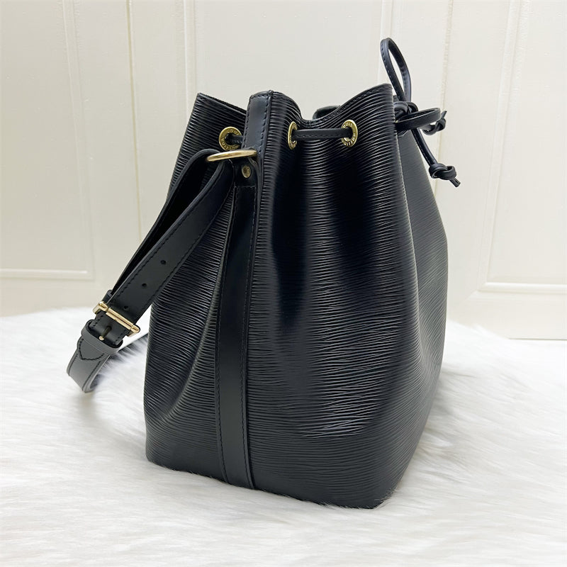 LV Petit Noe Bucket Bag in Black Epi Leather and GHW