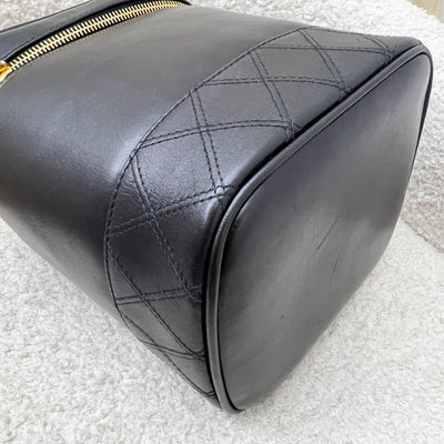Chanel Vintage Vertical Vanity in Black Leather and GHW