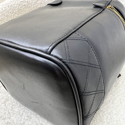 Chanel Vintage Vertical Vanity in Black Leather and GHW