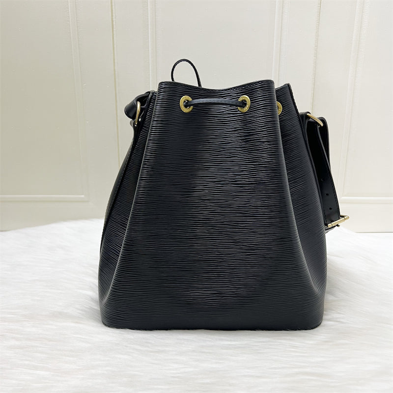 LV Petit Noe Bucket Bag in Black Epi Leather and GHW