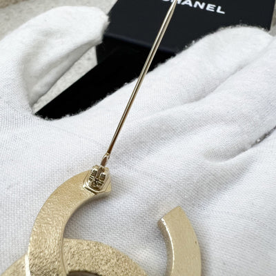 Chanel 24B Medium CC Brooch with Pink Enamel in LGHW