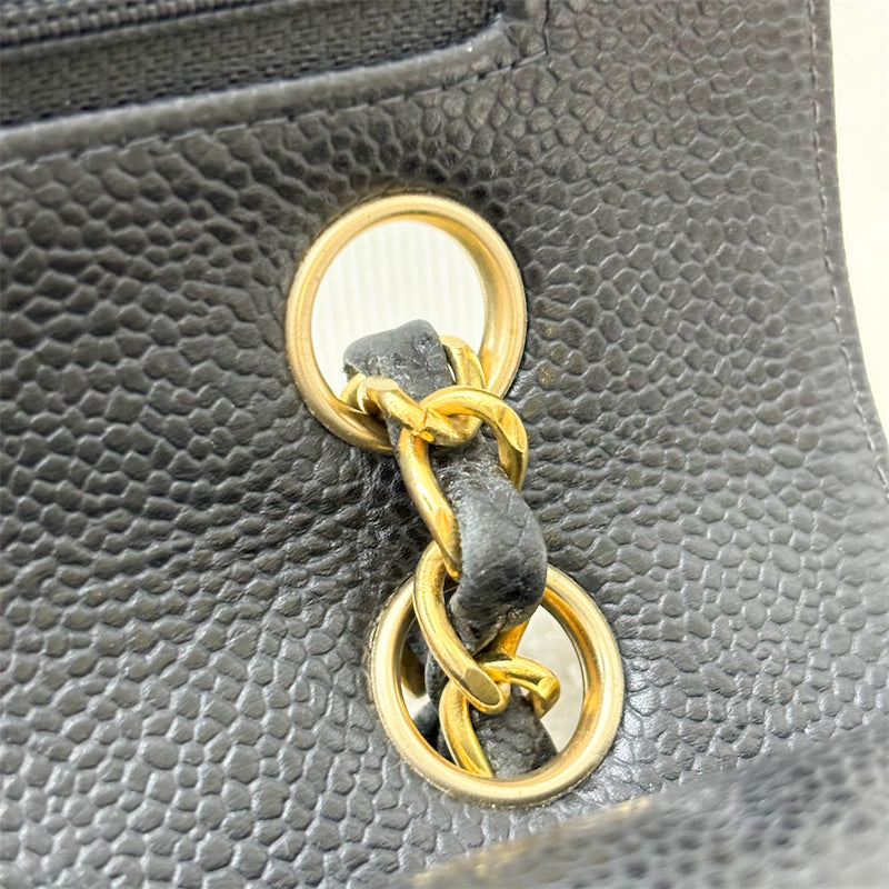 Chanel Vintage Medium Classic Flap CF in Black Caviar and 24K Gold-Plated HW