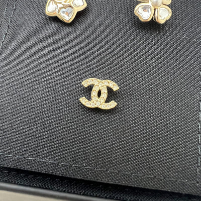 Chanel 25B Stud Earrings in Metal, Glass Pearls and Diamantés Gold, Pearly White and Crystal (Model: ABG272)