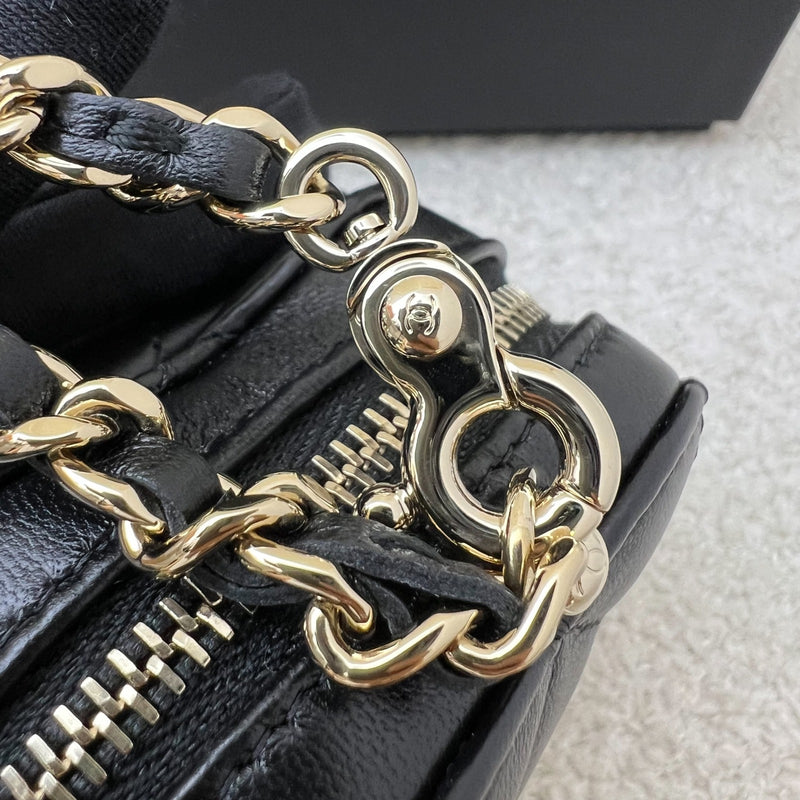 [Below Retail Deal!] Chanel 25B Mini Heart Bag Charm in Black Lambskin and GHW (Model: AP4838)