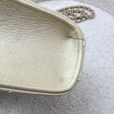 Chanel Clutch with Chain / Phone Holder in 20B Iridescent Ivory Lambskin and LGHW