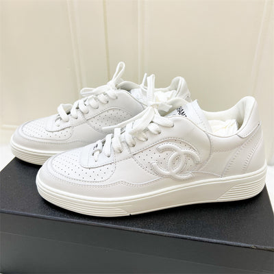 Chanel Sneakers in White Leather Size 38