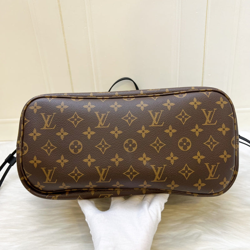 LV Neverfull MM Inside Out in Monogram Canvas, Black Leather and GHW (Reversible) (Model: M11946)