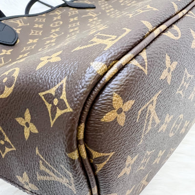 LV Neverfull MM Inside Out in Monogram Canvas, Black Leather and GHW (Reversible) (Model: M11946)