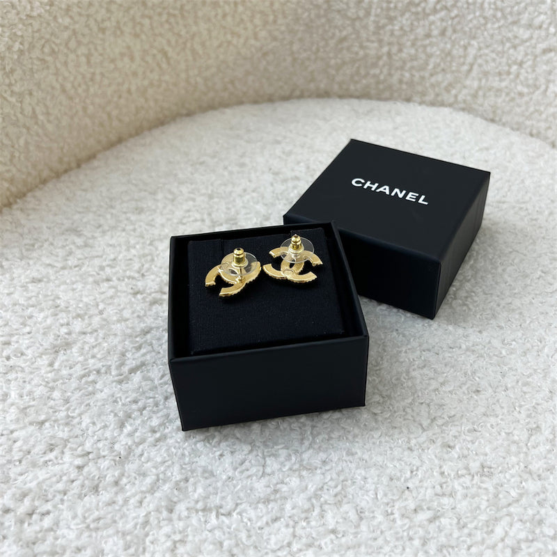 Chanel 23A Medium CC Logo Earrings in GHW