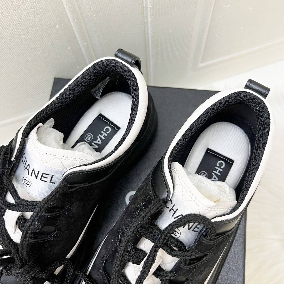 Chanel 25B Sneakers in Black and White Calfskin and Black Nubuck