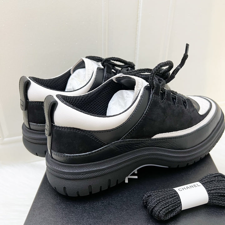 Chanel 25B Sneakers in Black and White Calfskin and Black Nubuck