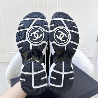 Chanel 21A Sneakers / Trainers in Black Suede &amp; White Fabric Size 38