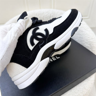 Chanel 21A Sneakers / Trainers in Black Suede &amp; White Fabric Size 38