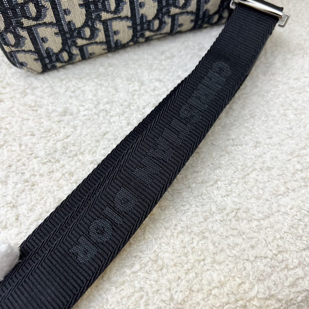 DIOR ネイビー ジッパーポーチ ギフト包装 IMG_1931_jpg_4fa1aa60-837e-