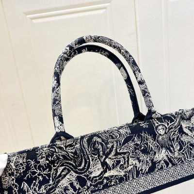 Dior Medium Book Tote in Blue and Ecru Toile de Jouy Reverse Embroidery Canvas (Model: M1296ZRGO, Colour: M928)